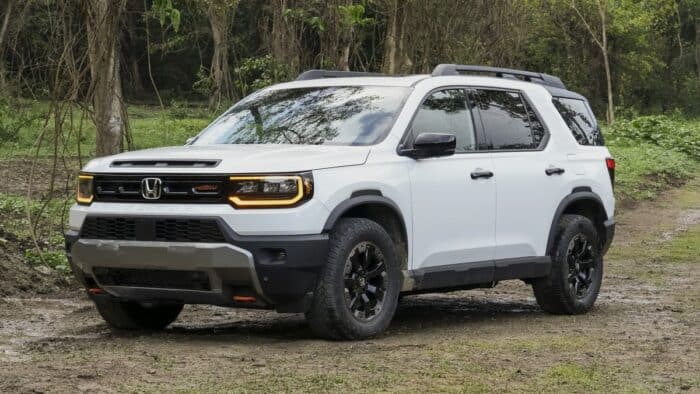 White 2026 Honda Passport TrailSport Elite front