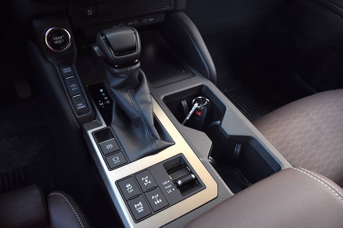Toyota-Land-Cruiser centre area interior with gear shifter and cup holders