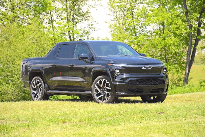 Chevrolet-Silverado-EV-RST front