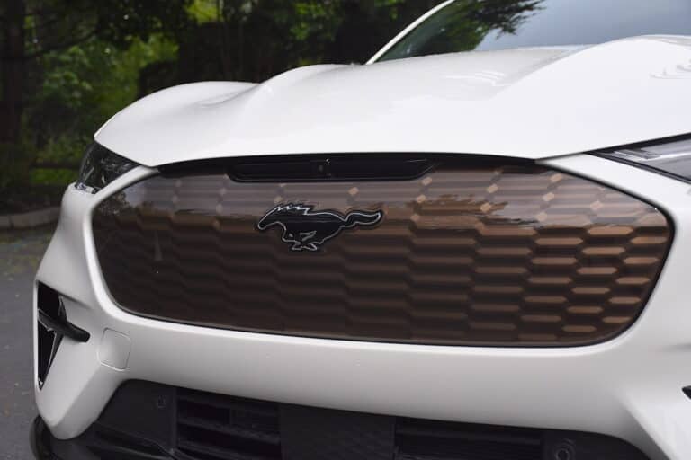 Ford-Mustang-Mach-E-GT-2024-13