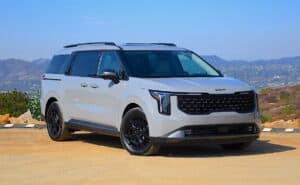 2025 Kia Carnival Hybrid front