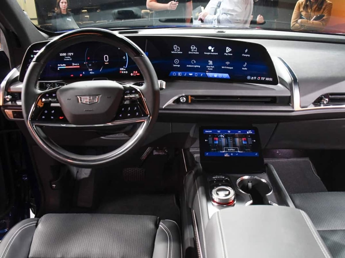 Cadillac’s 2026 Vistiq Jumps into the EV Game with Mixed Reactions