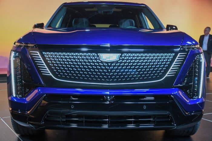 2026 Cadillac Vistiq front grill close up