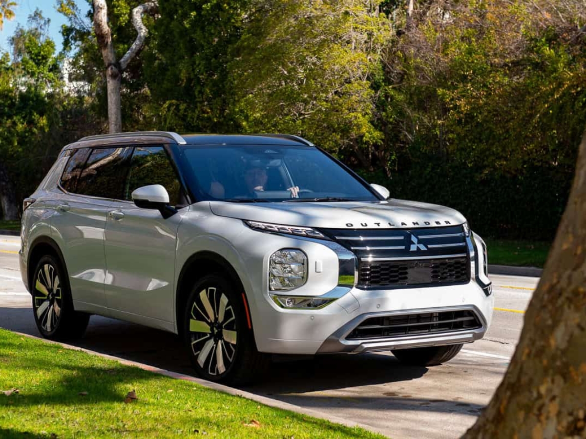 Right on Time for an Upgrade: 2025 Mitsubishi Outlander First Drive