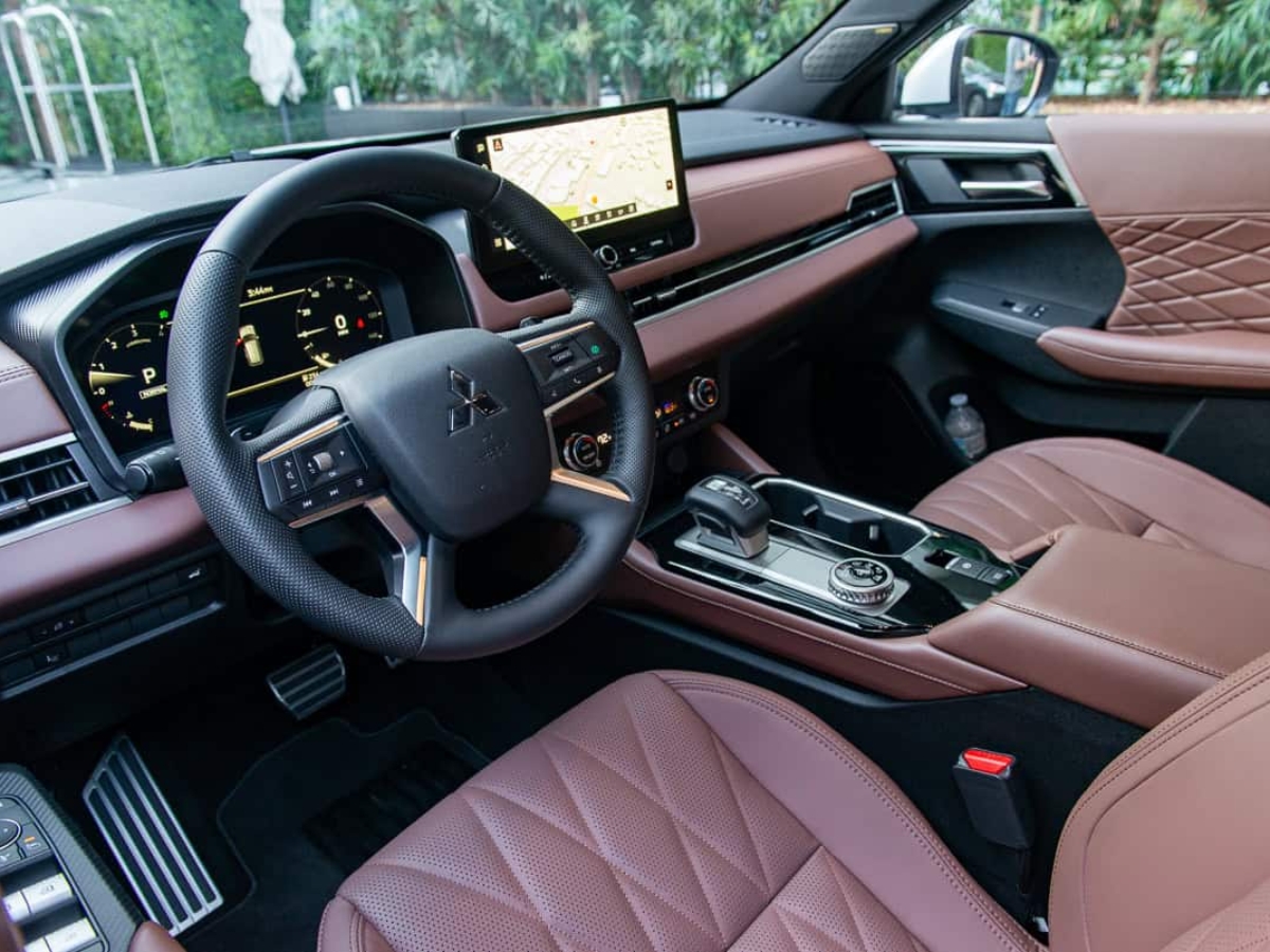 Right on Time for an Upgrade: 2025 Mitsubishi Outlander First Drive