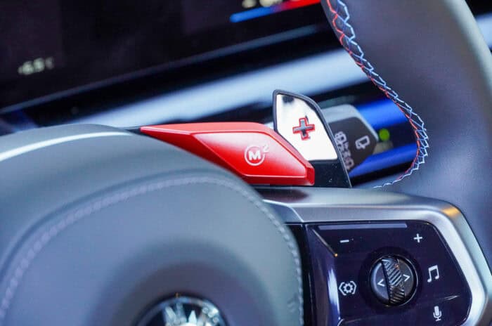 2025 BMW M5 Touring steering wheel controls