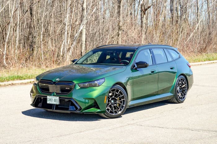 2025 BMW M5 Touring green front