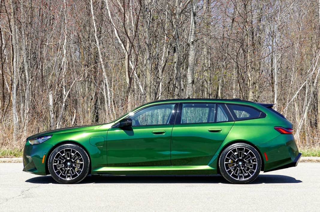 2025 BMW M5 Touring green side view