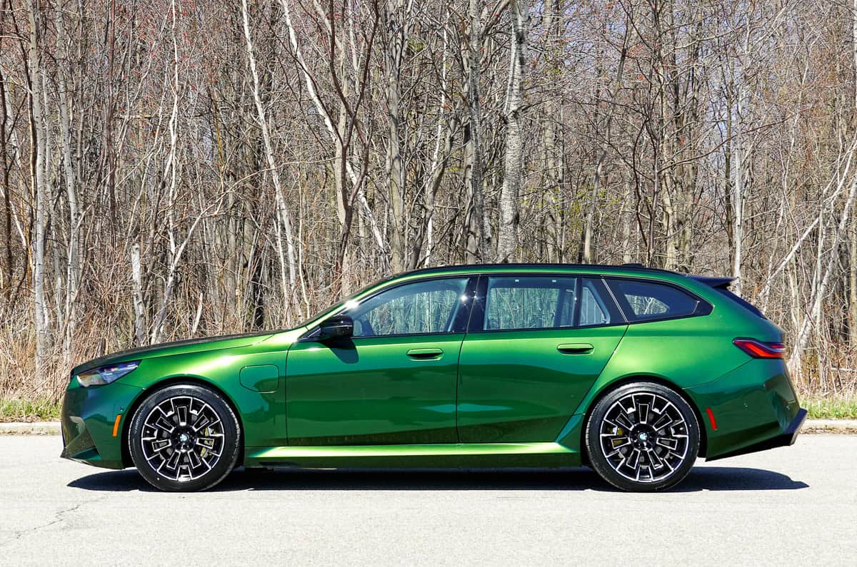 2025 BMW M5 Touring green side view