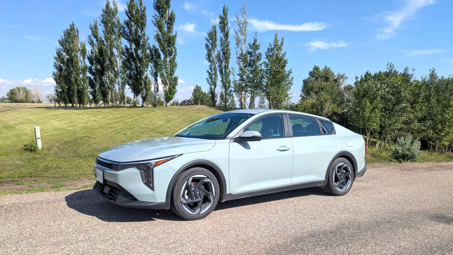2025 Kia K4 EX front