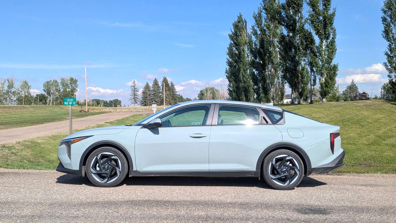 2025 Kia K4 EX side