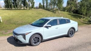 2025 Kia K4 EX front