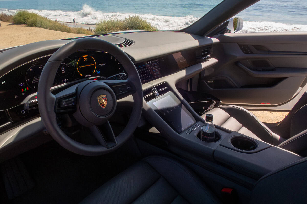 2023 Porsche Taycan 4S Cross Turismo interior