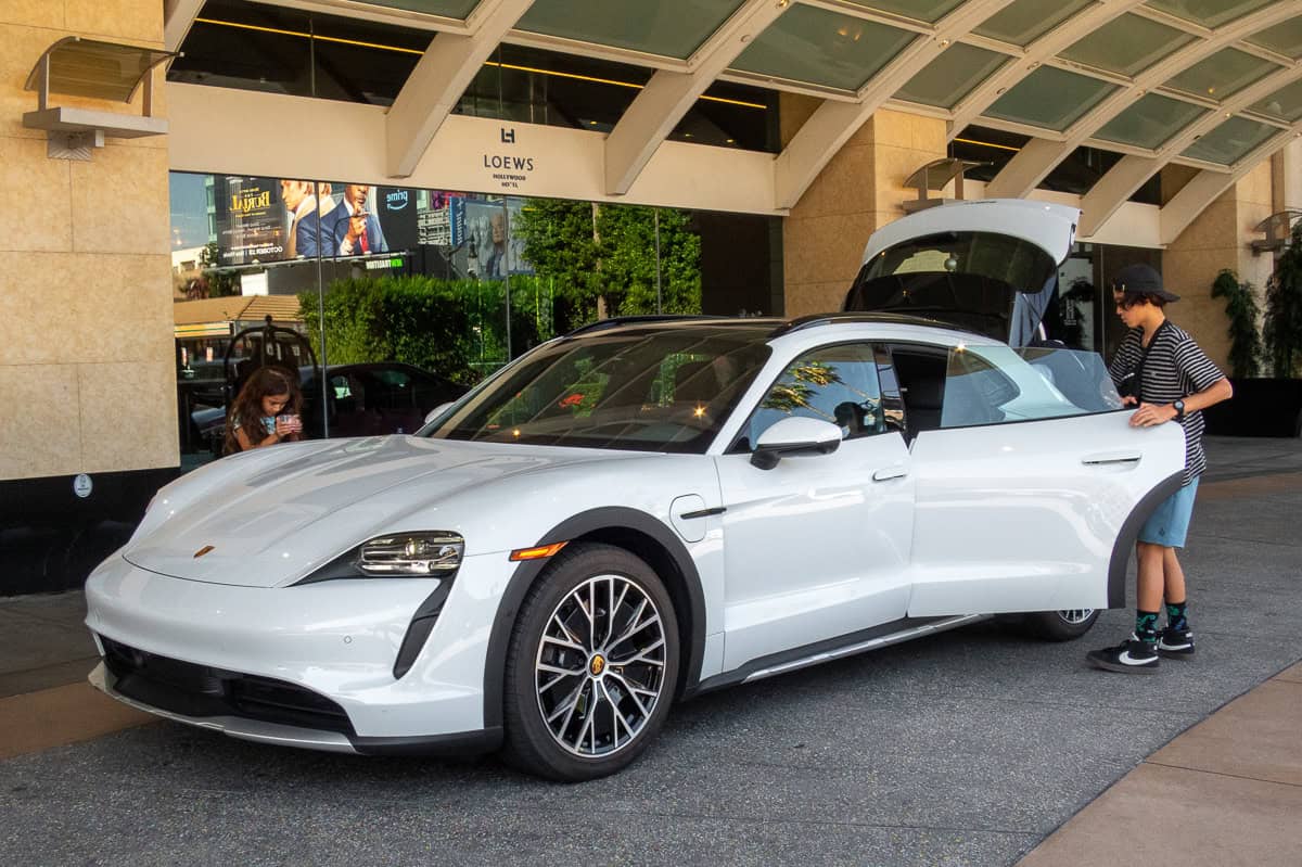 2023 Porsche Taycan 4S Cross Turismo hotel