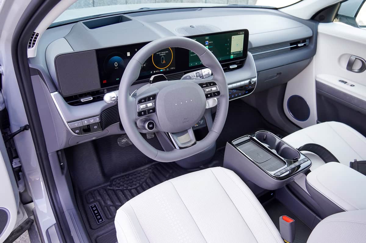 2025 Hyundai Ioniq 5 interior front