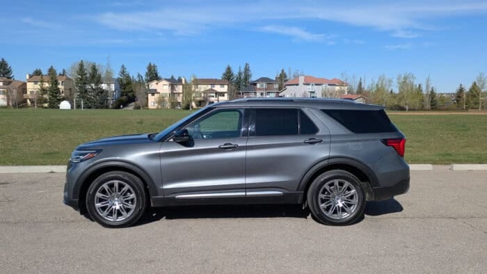 2025 Ford Explorer Platinum side view