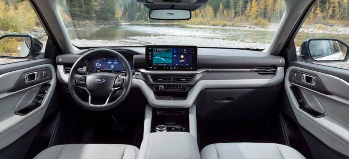 2025 Ford Explorer Platinum interior front