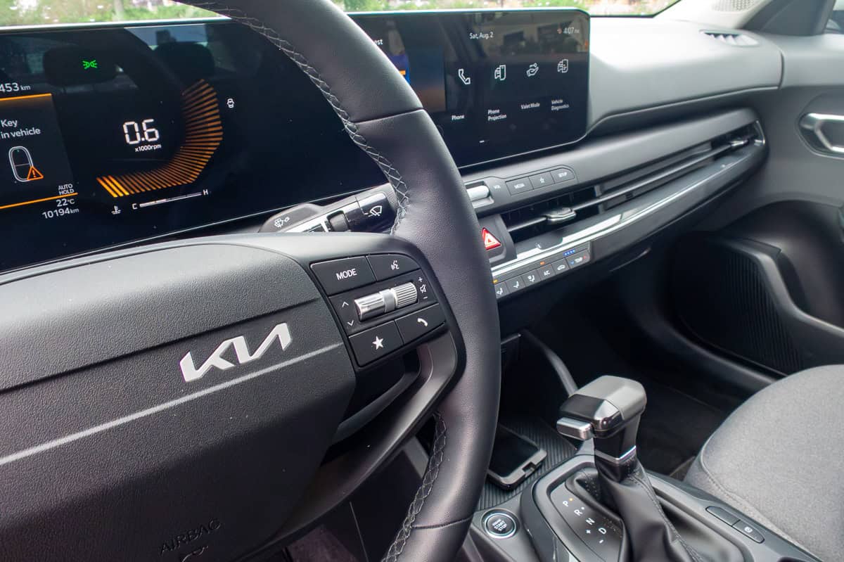 2025 Kia K4 interior front