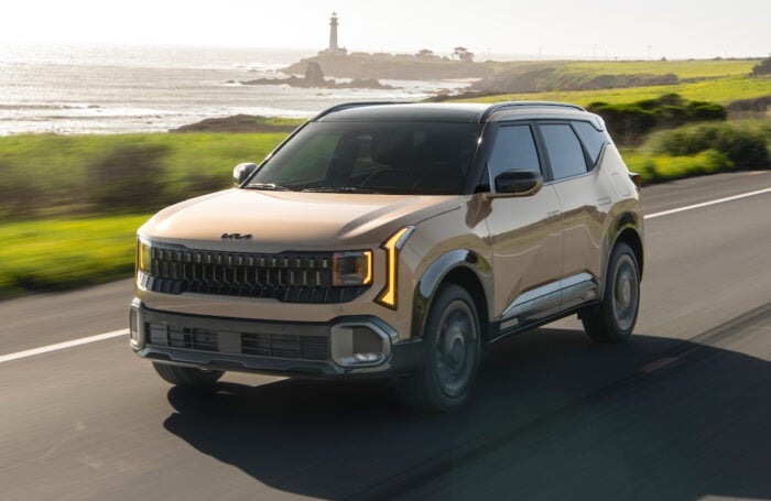 2027 Seltos front driving on road, gas model