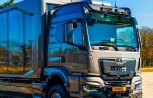 Shiver x Expandable 6×6 Dakar RV