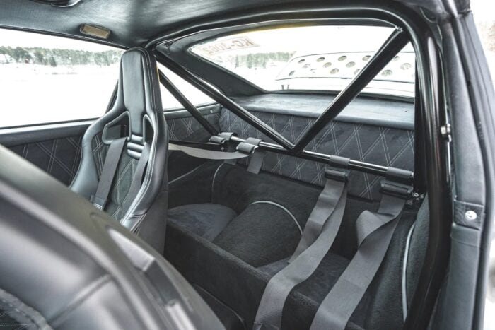 1980_Porsche_911_3.0_SC_Safari_roll_bar_1200