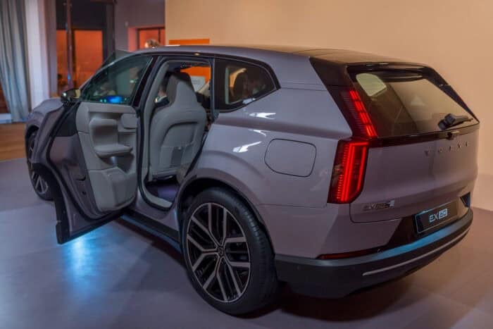 Volvo-EX60-launch-back-angle