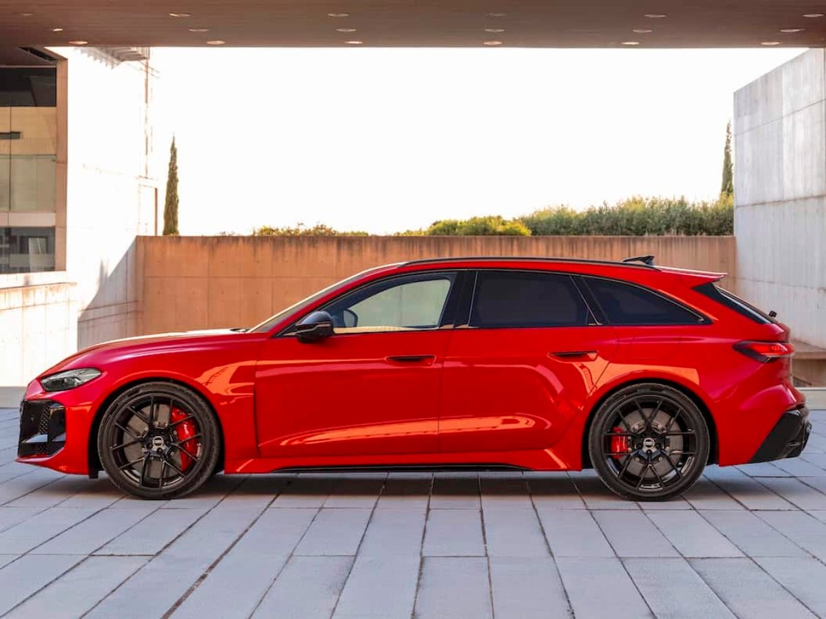Audi RS 5 Avant side