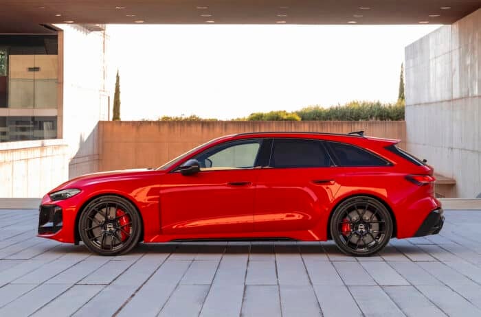 Audi RS 5 Avant side