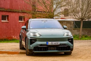 2026 Porsche Cayenne Turbo Electric front
