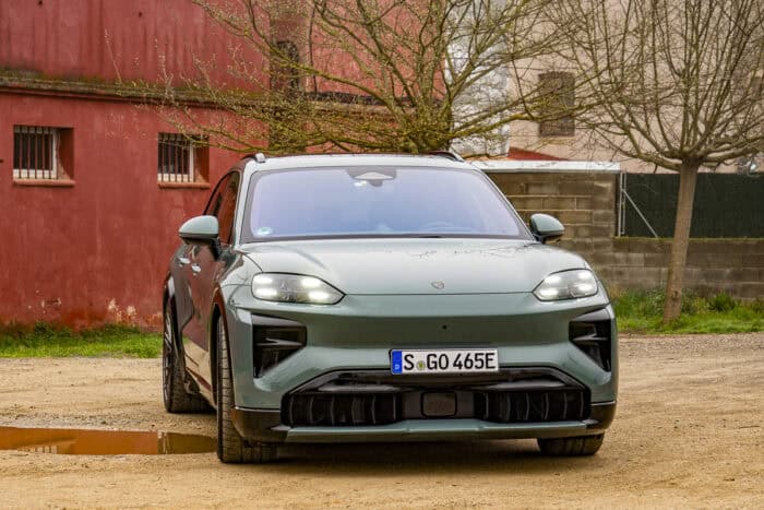 2026 Porsche Cayenne Turbo Electric front