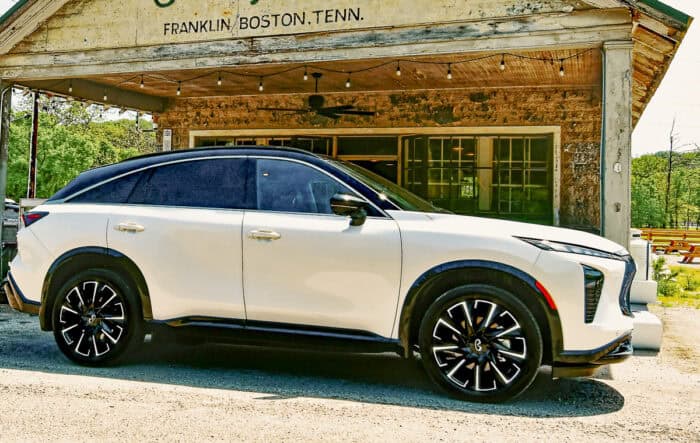 White 2027 Infiniti QX65 side view