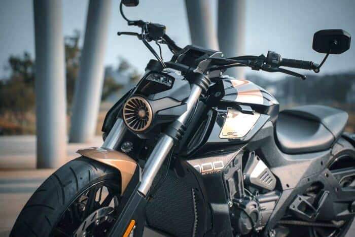 Benda LFC 700 Pro Motorcycle front up close