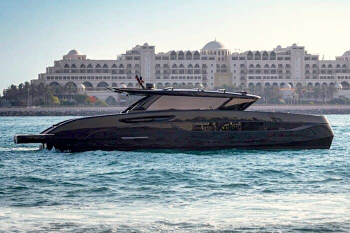 BRABUS ULTIMA 55 black in water side view