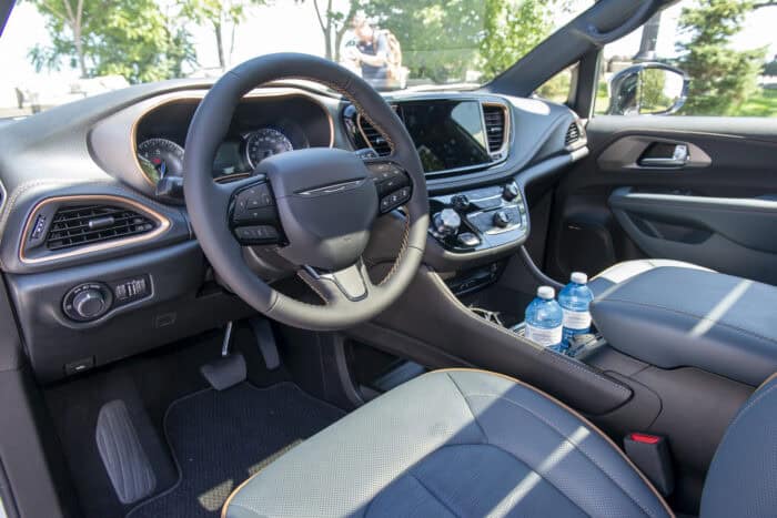2027 Chrysler Pacifica Pinnacle interior front cabin