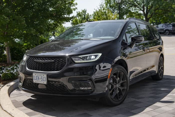 2026 Chrysler Pacifica black model front view