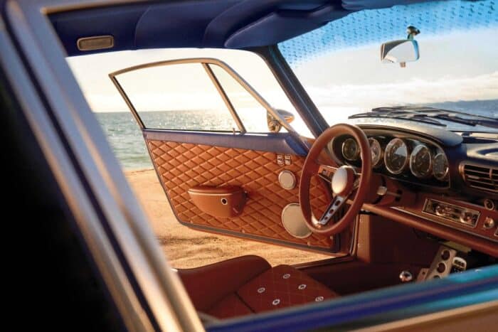 LV Singer Type 964 Porsche 911 interior front